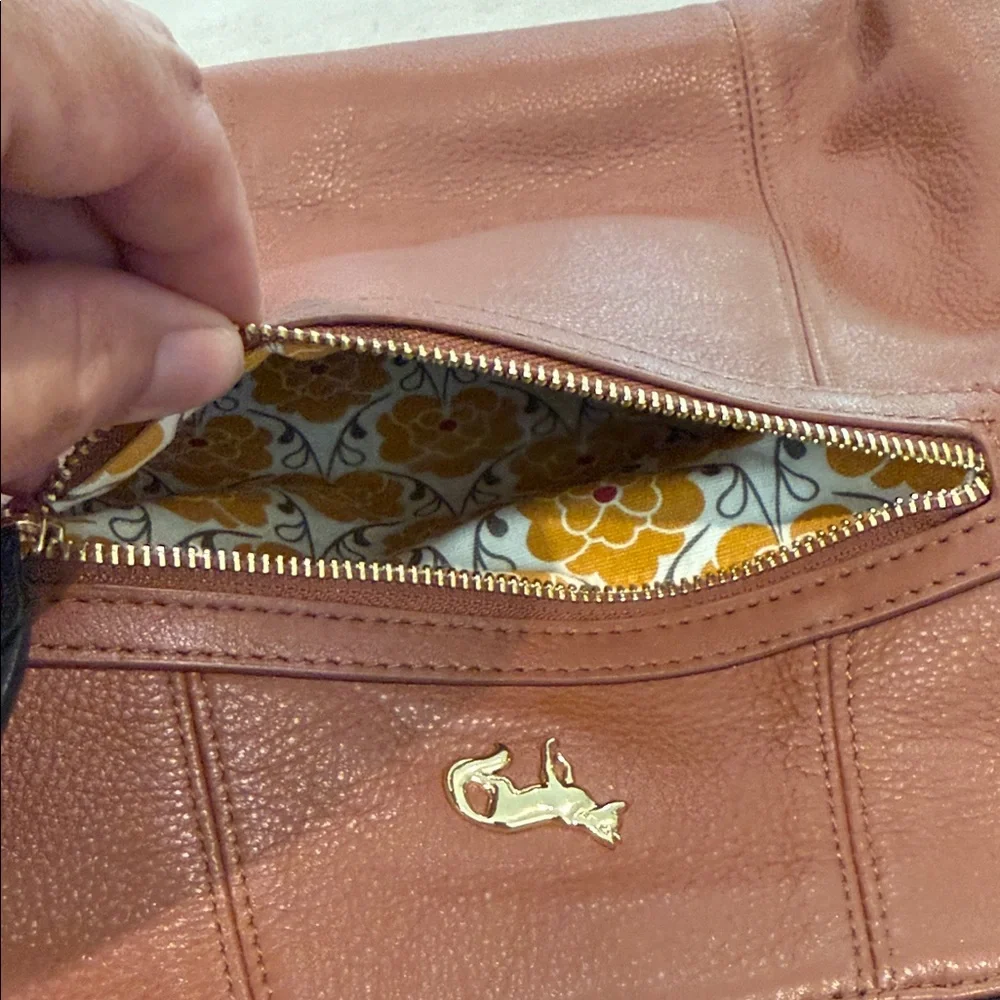 Emma Fox Tan Leather Shoulder Bag with Black Straps - Picture 9 of 10